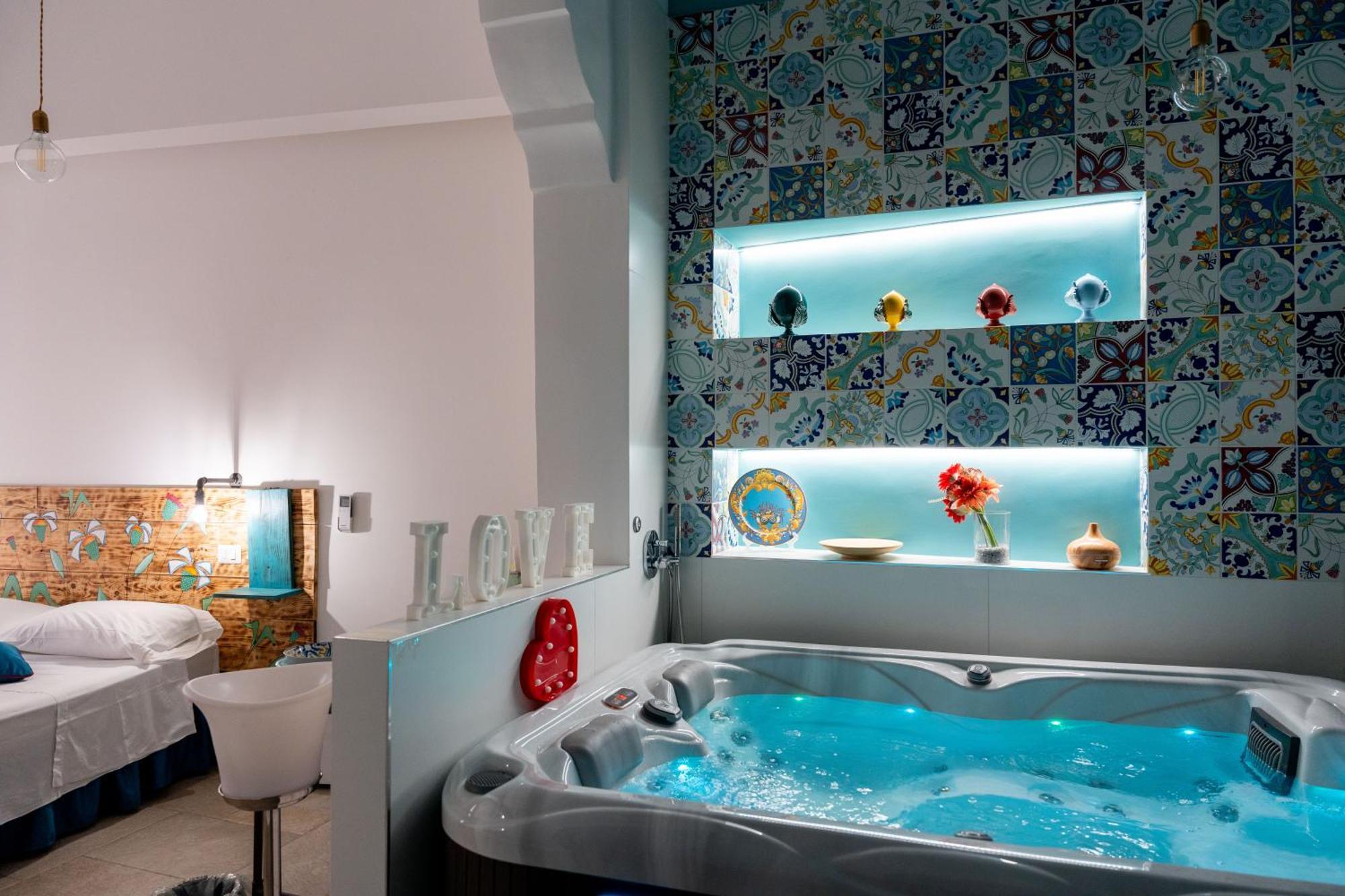 바리 Palazzo Nicolaus Del Borgo Antico B&B 외부 사진